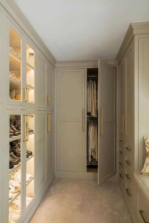  Custom Walk-In Closet