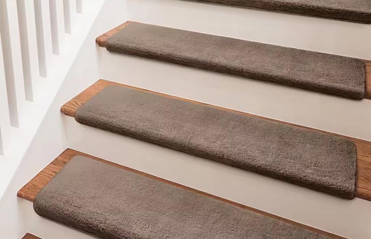 Carpet-Stairs-Treads-Used-for-Protecting-Pets