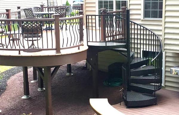 outdoor-spiral-staircase-for-small-spaces
