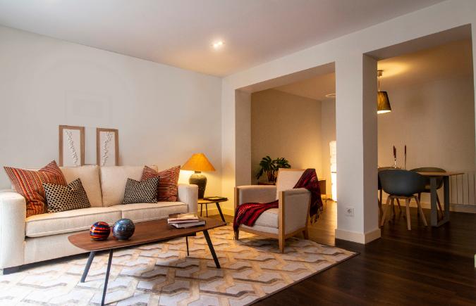 Cozy Living Room Design With Warm Light