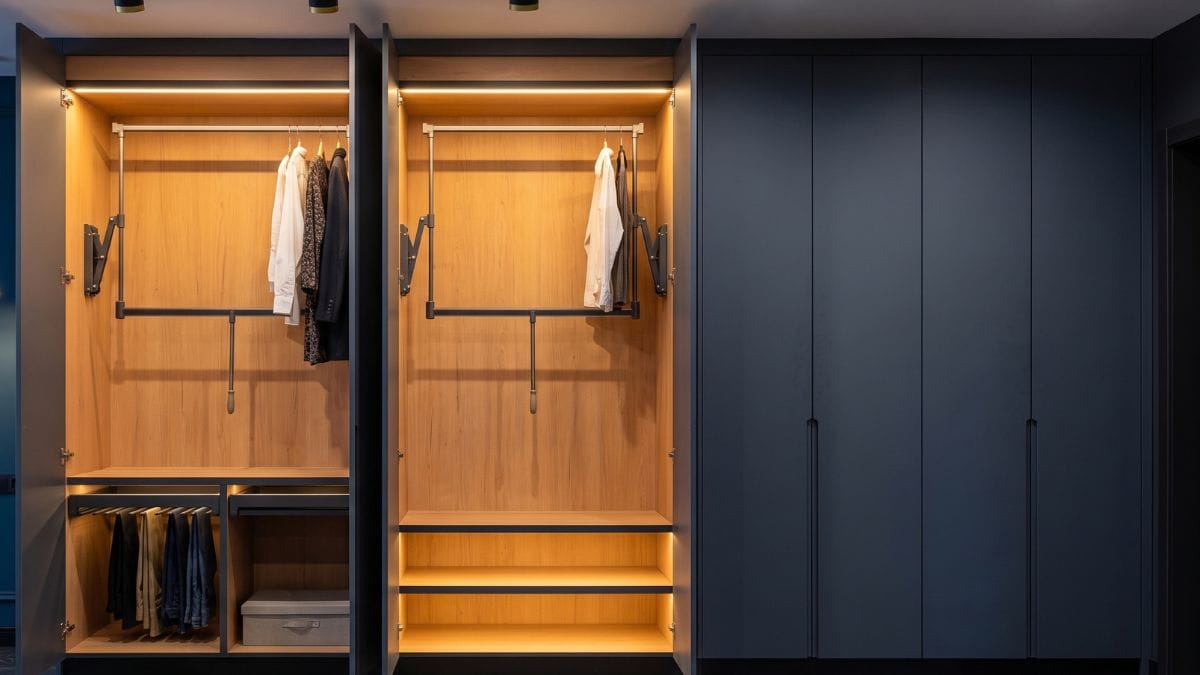 Dark, minimalist-style wardrobe with pull-down rods
